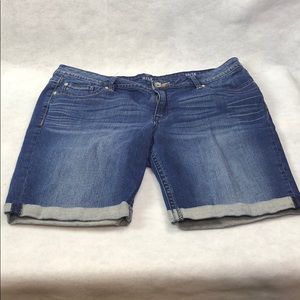 Bermuda jean shorts
